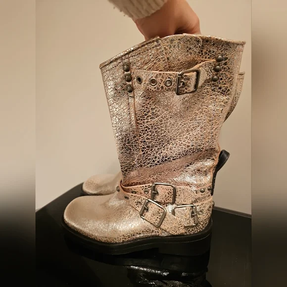 Free People We The Free Janey Engineer Boot Silver Metallic Crackle 6.5 NEW